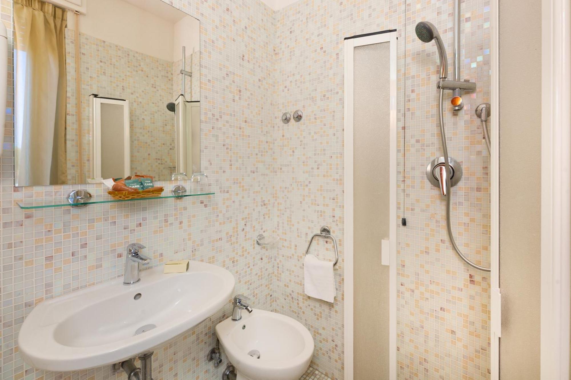 Hotel Nuova Sabrina Marina di Pietrasanta Εξωτερικό φωτογραφία